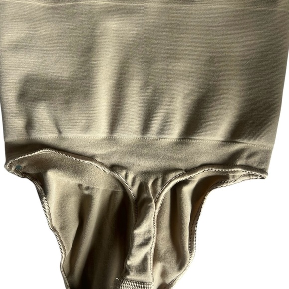 SKIMS Women's Seamless Sculpt Thong Shapewear - Beige - Size Small - Picture 3 of 5